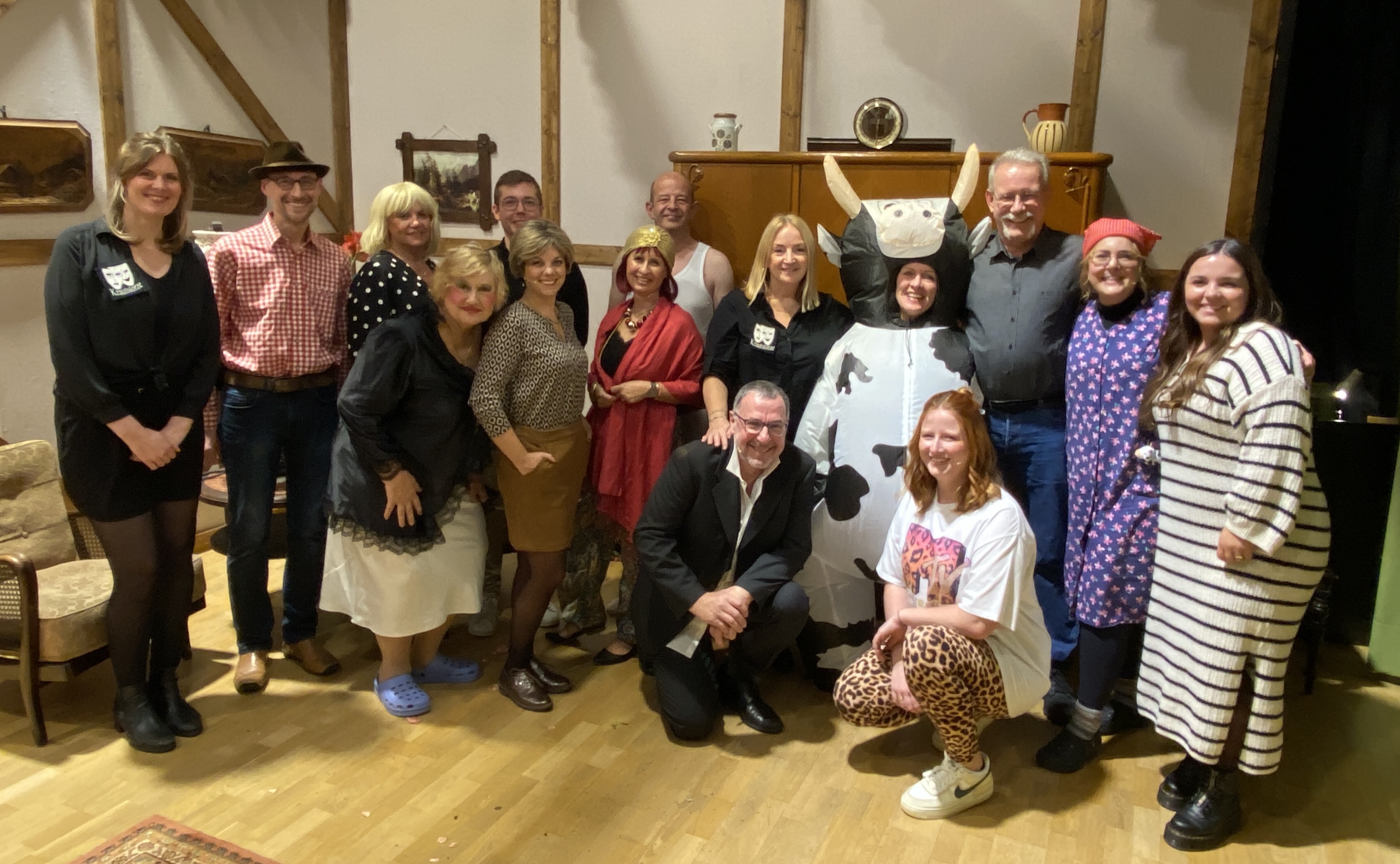 Gruppenbild mit der Theatergruppe Krautstorze aus Hofheim