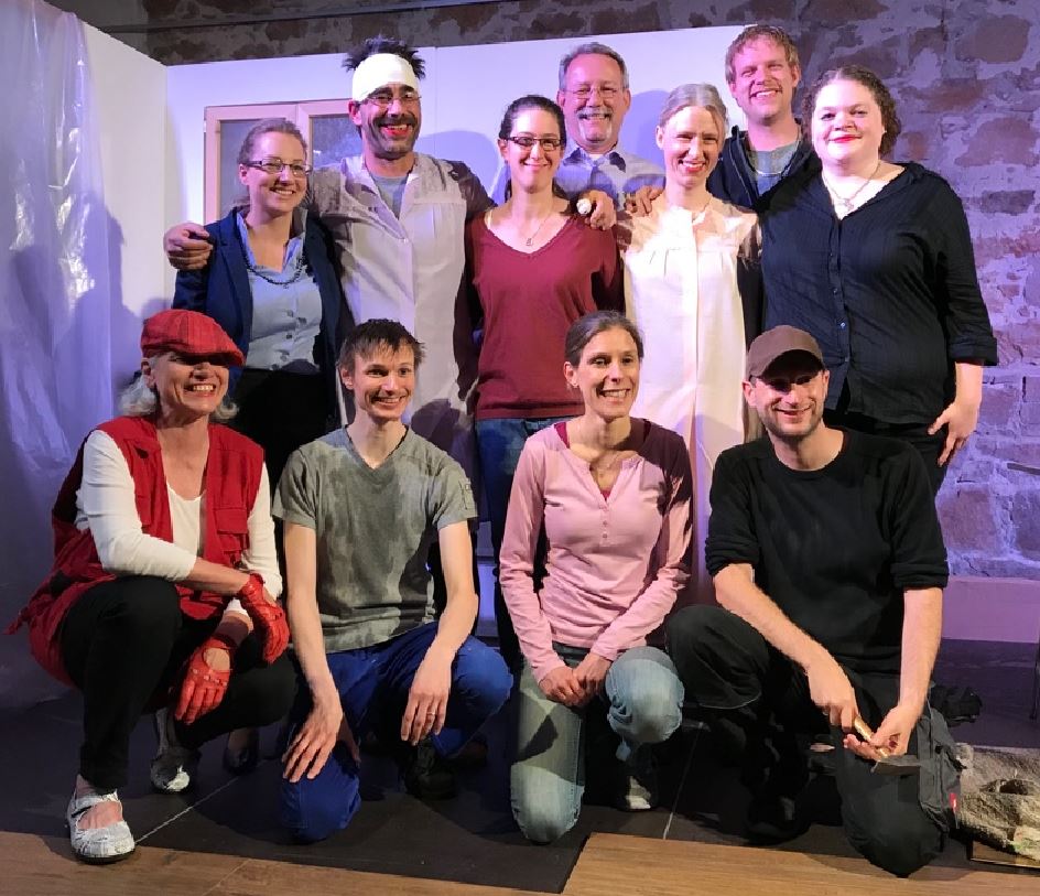 "Die Leiche unterm Laminat" beim Leni Theater in Niederkirchen