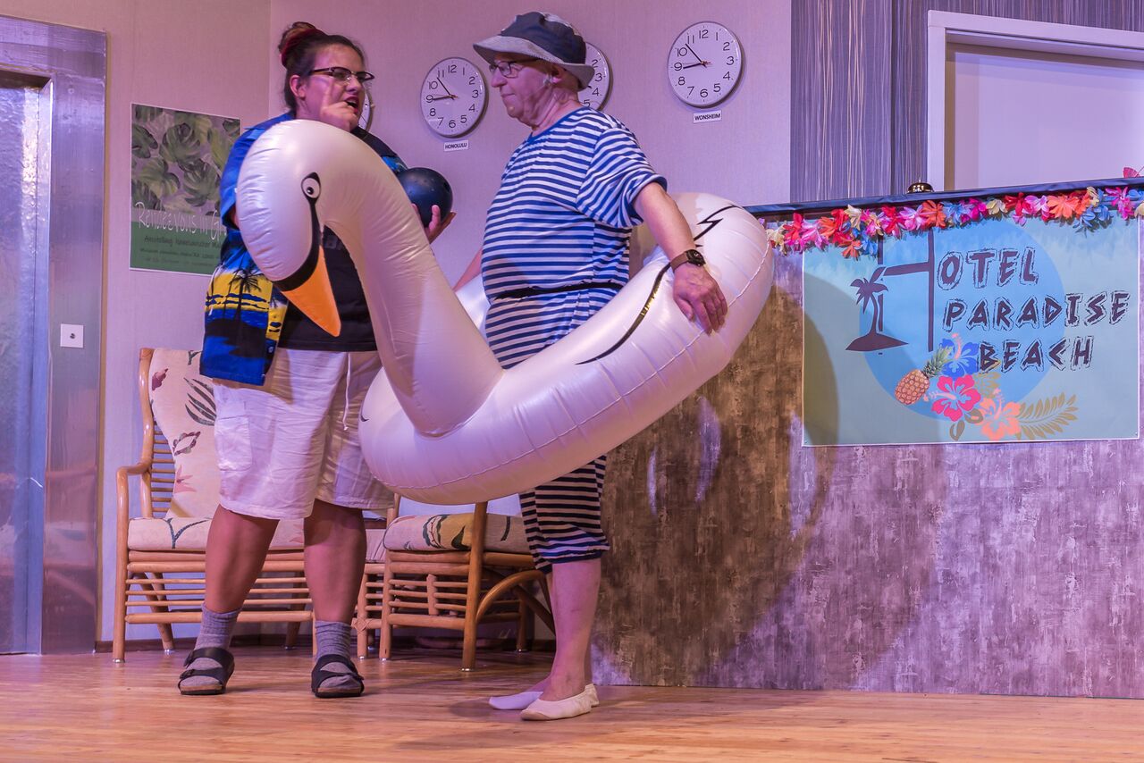 Dunselbuehnchen des Carneval Vereins Wonsheim, Fotograf Eric Immerheiser, Es gibt auch Berge auf Hawaii!